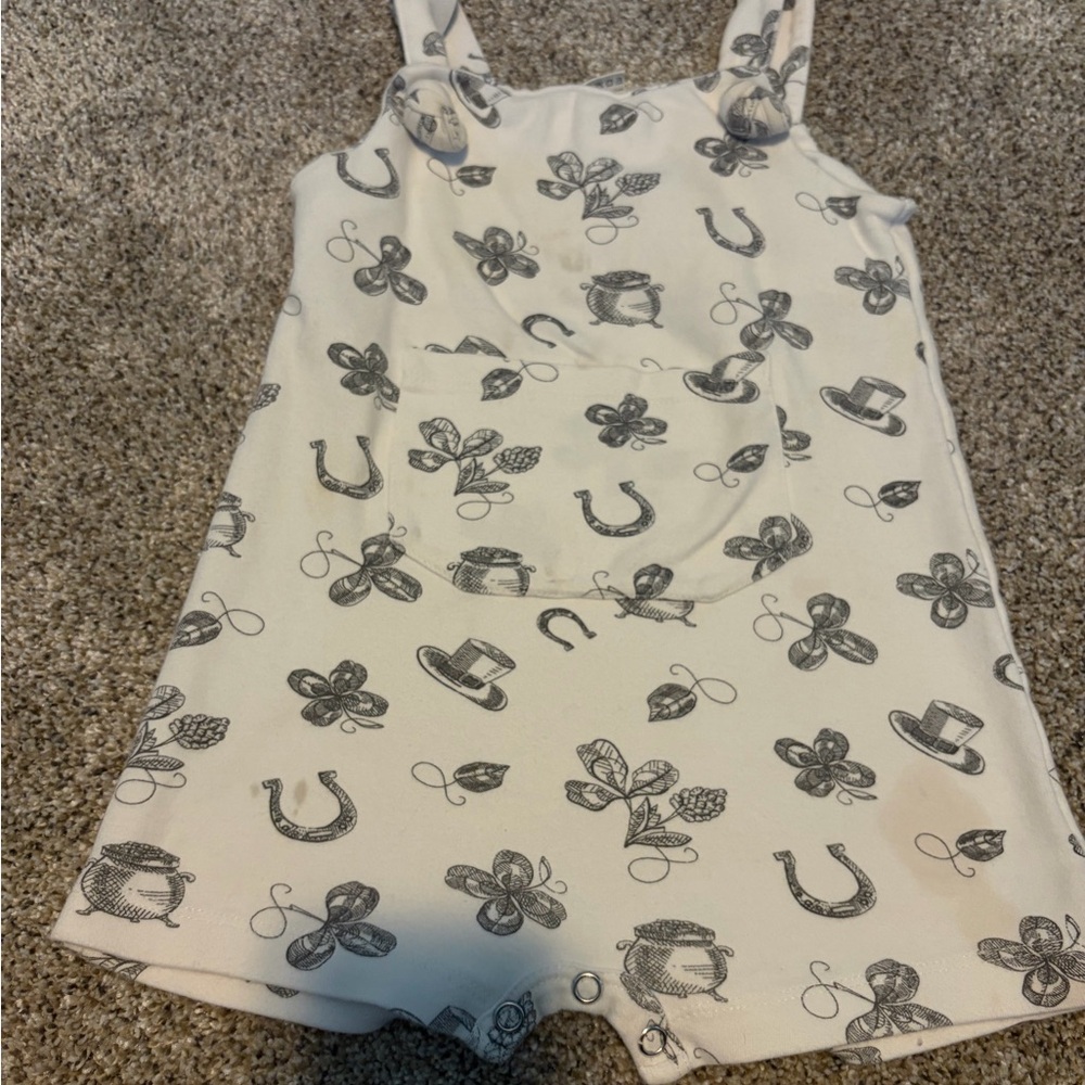 kate quinn White Organic Cotton Baby Hat with Gray Print